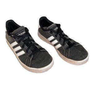 Adidas classic low top black and white lace up sneakers shoes boys size 1